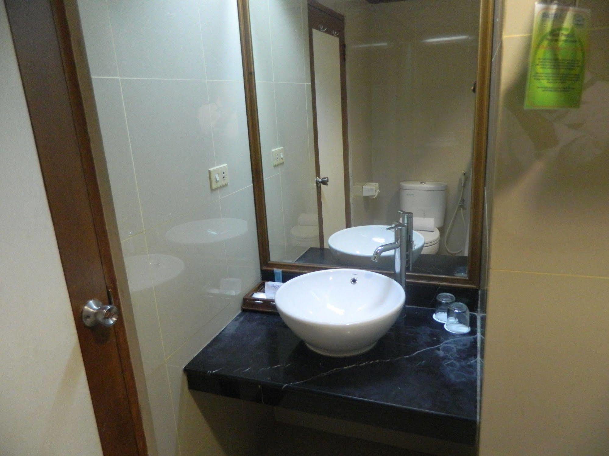 Patra Comfort Jakarta Buitenkant foto