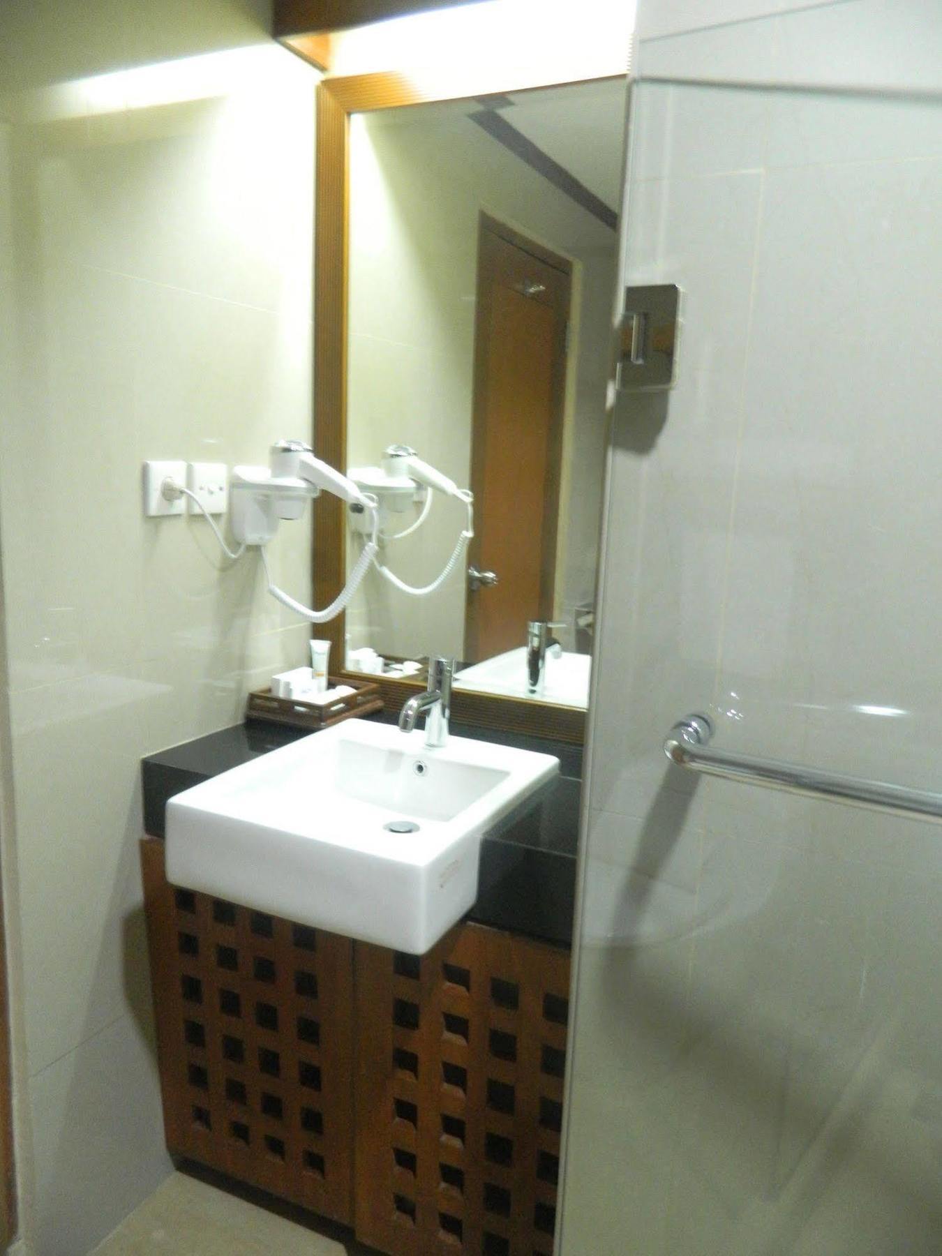 Patra Comfort Jakarta Buitenkant foto
