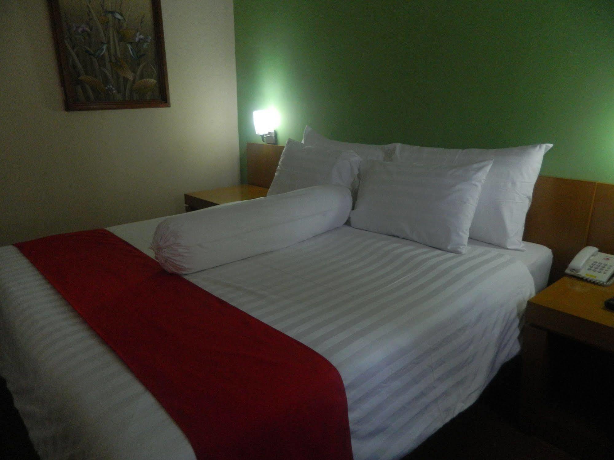 Patra Comfort Jakarta Buitenkant foto
