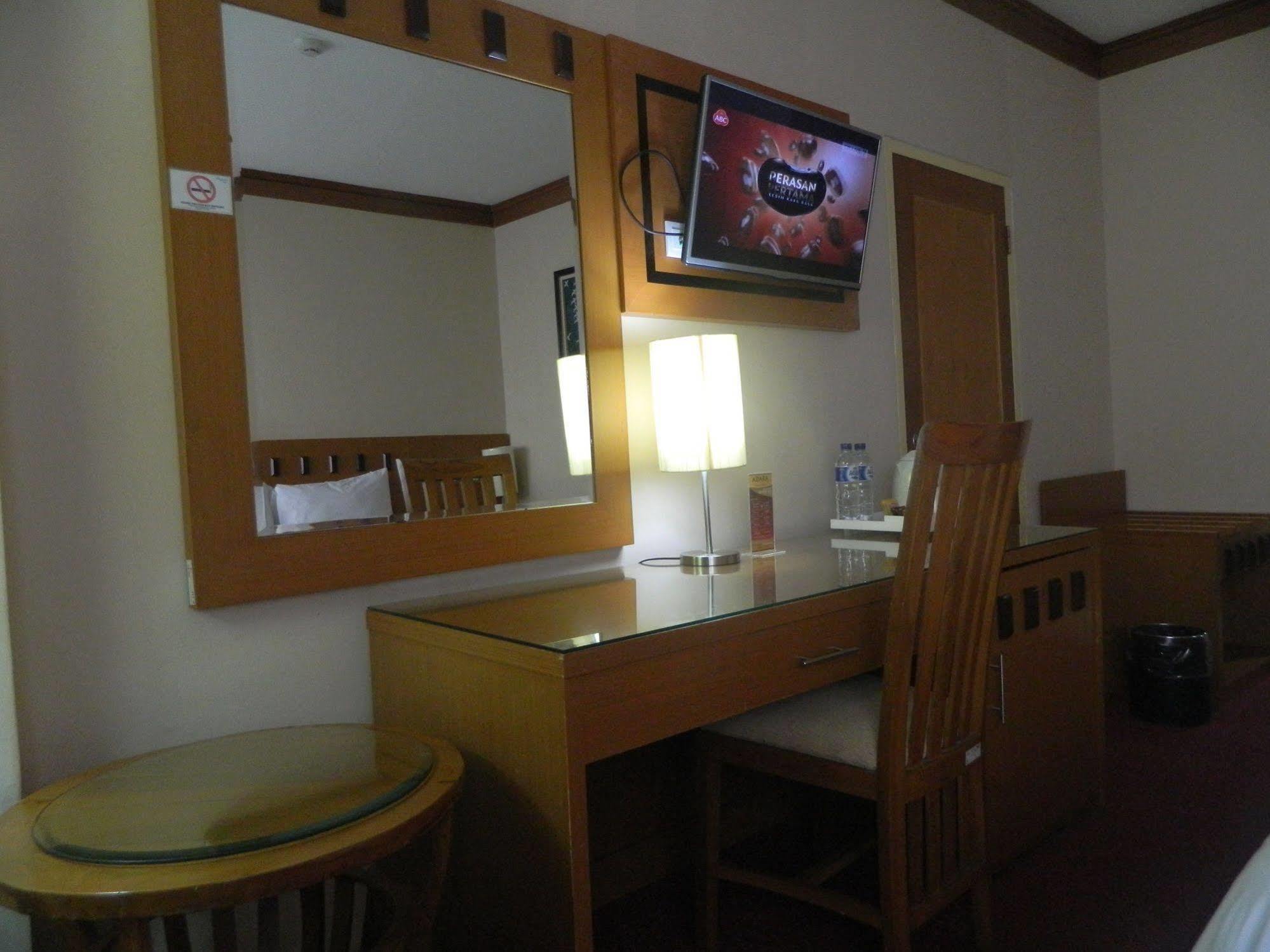 Patra Comfort Jakarta Buitenkant foto