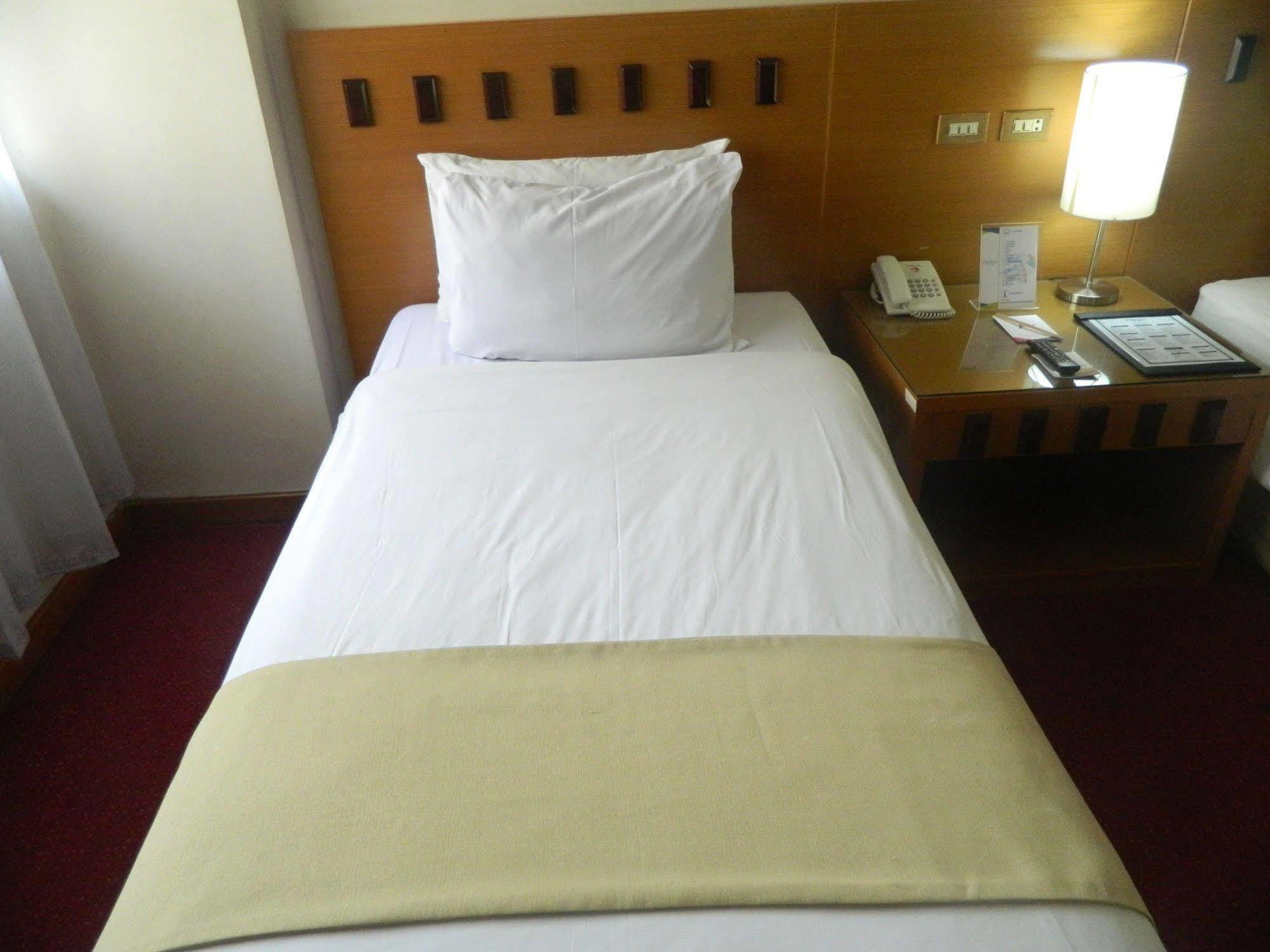 Patra Comfort Jakarta Buitenkant foto